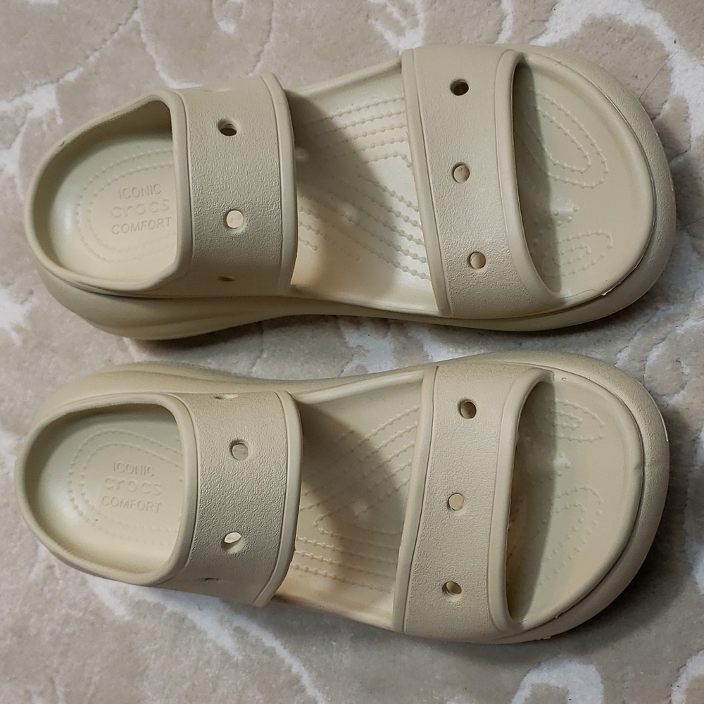 NWOT  Crocs Classic Crush Sandal Bone Beige Men 8 Women 10 Unisex Casual Slip On